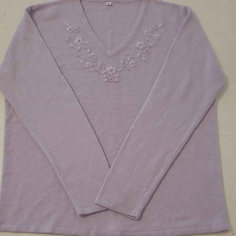 Lavender V-Neck Sweater with Floral Embroidery Size M